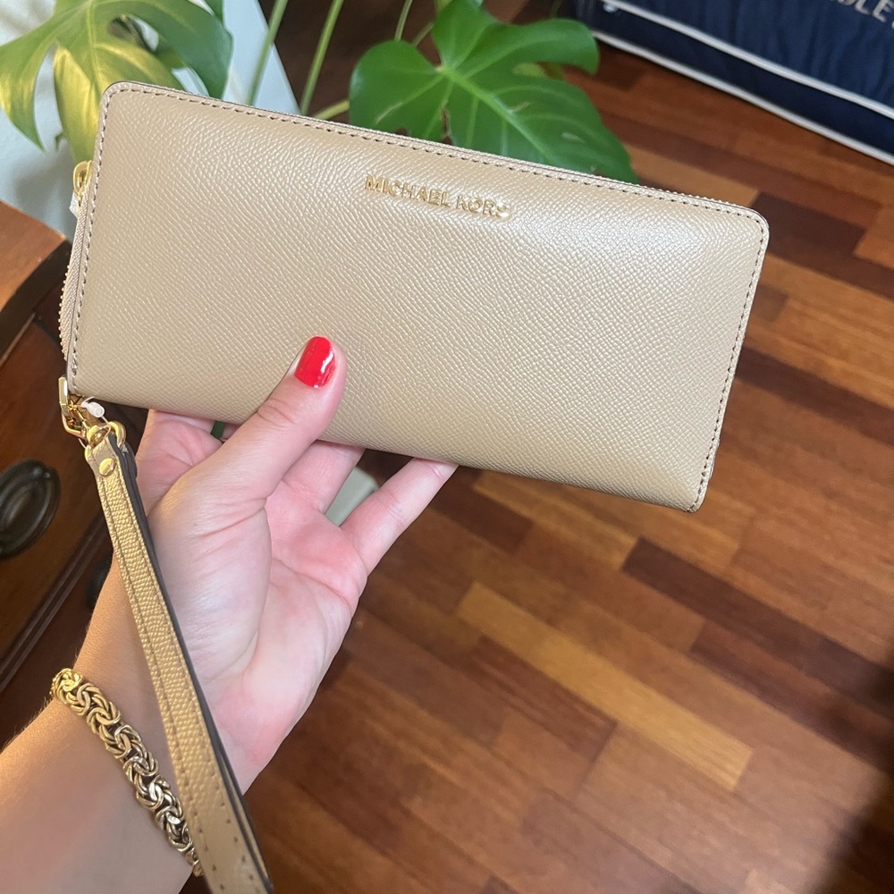 Michael Kors Camel Jet Set Continental Wristlet Clutch Wallet - Picture 3 of 4